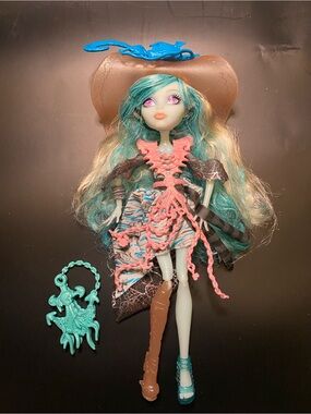 Monster High Haunted Student Spirits Vandala Doubloons Doll and Diary